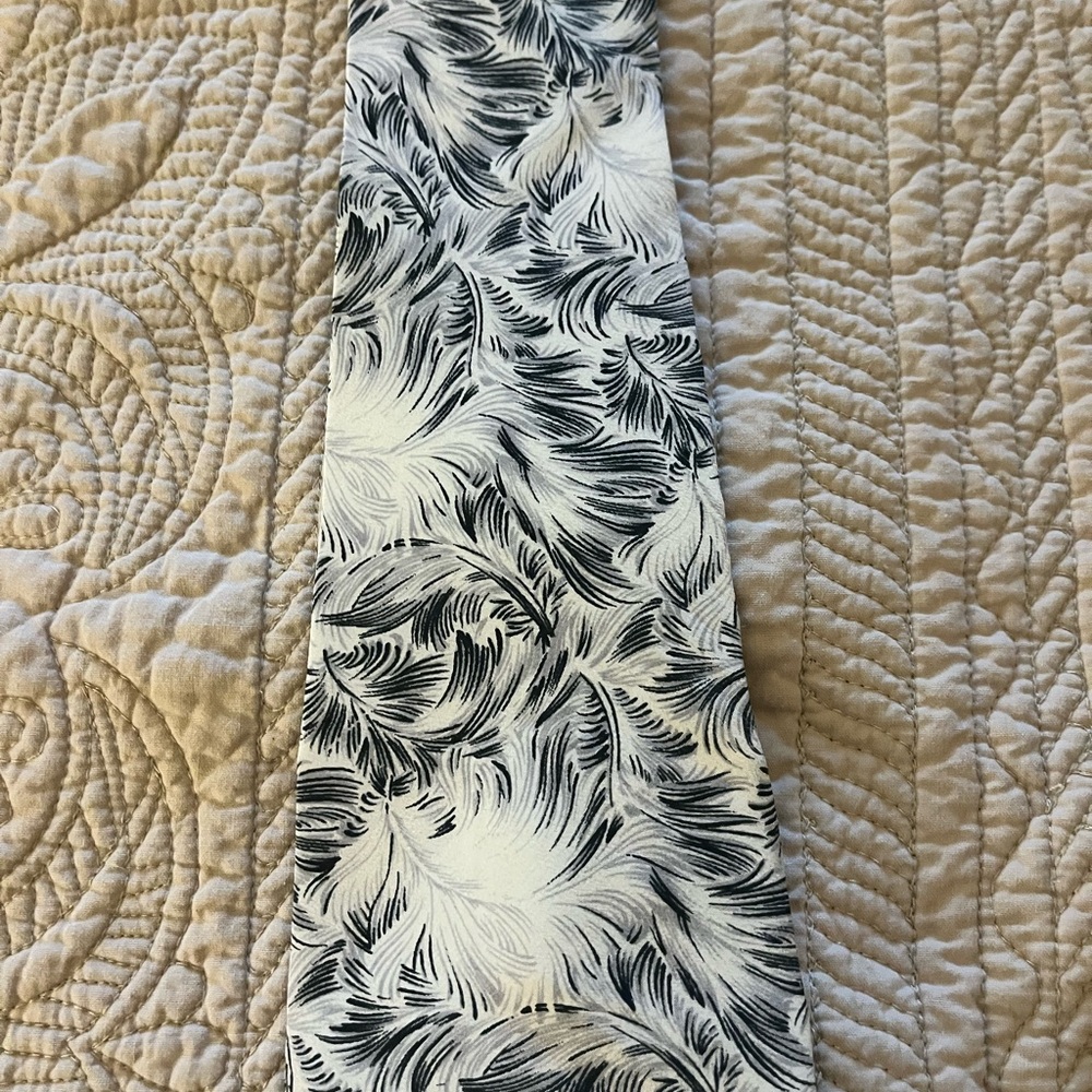 Hugo Boss Monochrome Feather Design Tie